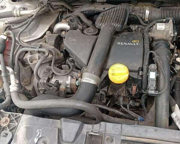Сірий Рено Меган, об'ємом двигуна 1.46 л та пробігом 300 тис. км за 7500 $, фото 11 на Automoto.ua