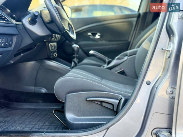 Серый Рено Меган, объемом двигателя 1.5 л и пробегом 243 тыс. км за 7999 $, фото 29 на Automoto.ua