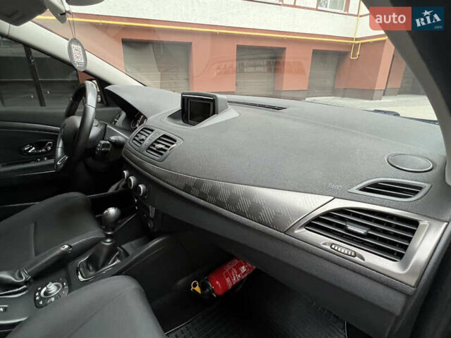 Серый Рено Меган, объемом двигателя 1.5 л и пробегом 203 тыс. км за 7700 $, фото 51 на Automoto.ua