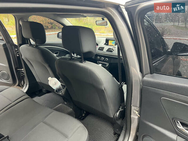 Рено Меган 2013 в Самборе на Automoto.ua Серый Рено Меган, объемом двигателя 1.46 л и пробегом 273 тыс. км за 7450 $, фото 22 на Automoto.ua