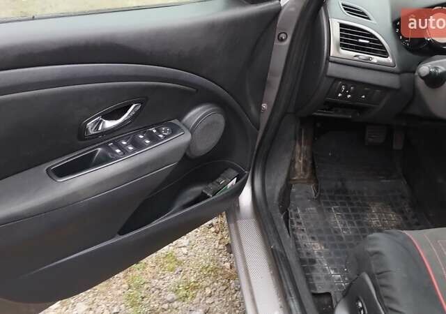 Серый Рено Меган, объемом двигателя 1.5 л и пробегом 250 тыс. км за 8100 $, фото 9 на Automoto.ua