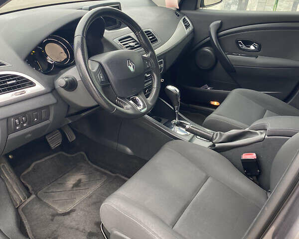 Сірий Рено Меган, об'ємом двигуна 1.5 л та пробігом 245 тис. км за 6800 $, фото 7 на Automoto.ua