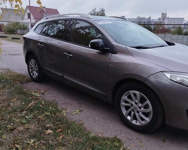 Сірий Рено Меган, об'ємом двигуна 1.46 л та пробігом 270 тис. км за 9100 $, фото 4 на Automoto.ua