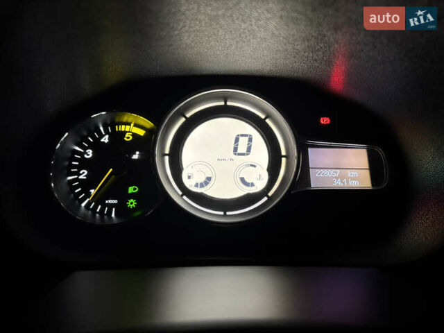 Серый Рено Меган, объемом двигателя 1.46 л и пробегом 228 тыс. км за 9200 $, фото 35 на Automoto.ua