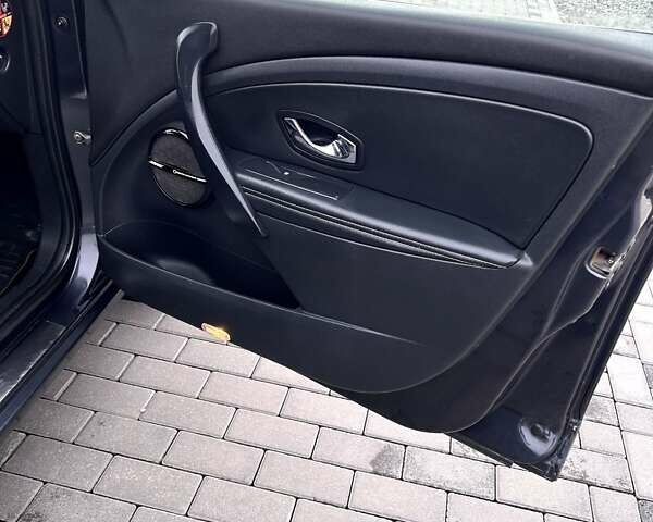 Серый Рено Меган, объемом двигателя 1.5 л и пробегом 247 тыс. км за 8300 $, фото 27 на Automoto.ua