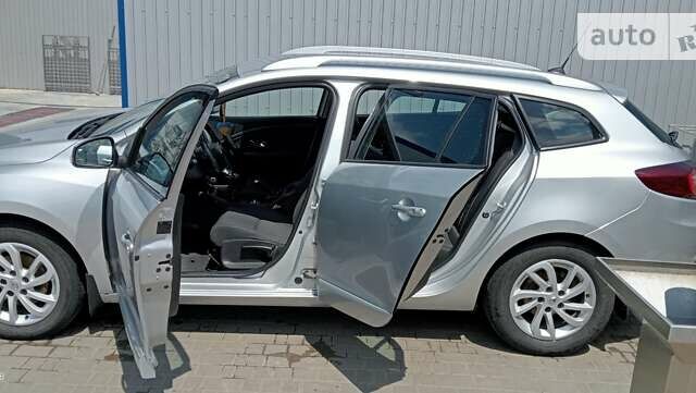 Сірий Рено Меган, об'ємом двигуна 1.46 л та пробігом 365 тис. км за 8300 $, фото 25 на Automoto.ua