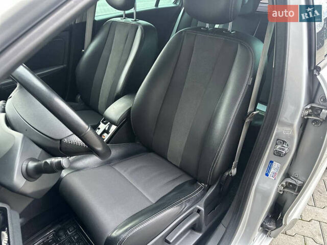 Серый Рено Меган, объемом двигателя 1.6 л и пробегом 197 тыс. км за 7699 $, фото 16 на Automoto.ua