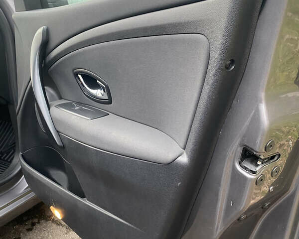 Серый Рено Меган, объемом двигателя 1.5 л и пробегом 222 тыс. км за 7750 $, фото 17 на Automoto.ua