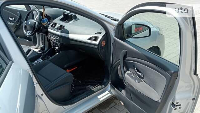 Сірий Рено Меган, об'ємом двигуна 1.46 л та пробігом 365 тис. км за 8300 $, фото 22 на Automoto.ua