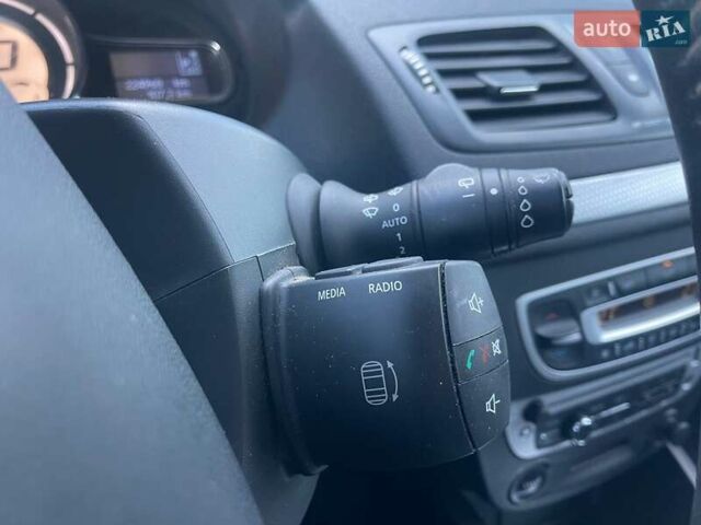 Серый Рено Меган, объемом двигателя 1.46 л и пробегом 225 тыс. км за 8990 $, фото 20 на Automoto.ua