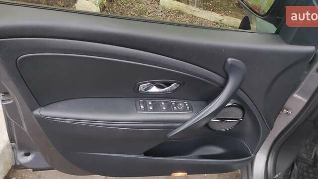 Сірий Рено Меган, об'ємом двигуна 1.46 л та пробігом 390 тис. км за 7700 $, фото 5 на Automoto.ua