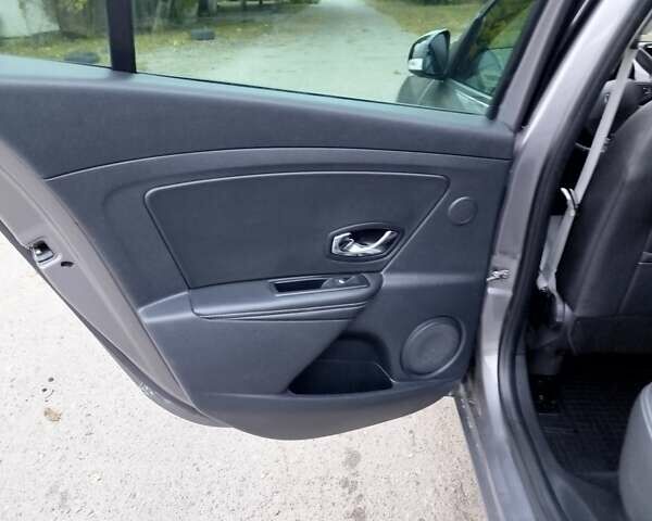 Сірий Рено Меган, об'ємом двигуна 1.46 л та пробігом 270 тис. км за 9100 $, фото 12 на Automoto.ua