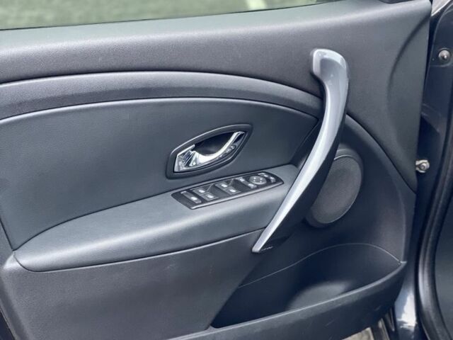 Серый Рено Меган, объемом двигателя 1.5 л и пробегом 251 тыс. км за 7500 $, фото 6 на Automoto.ua