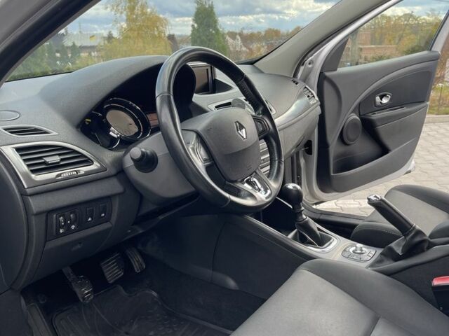 Рено Меган 2013 в Черновцах на Automoto.ua Серый Рено Меган, объемом двигателя 1.5 л и пробегом 255 тыс. км за 8280 $, фото 10 на Automoto.ua