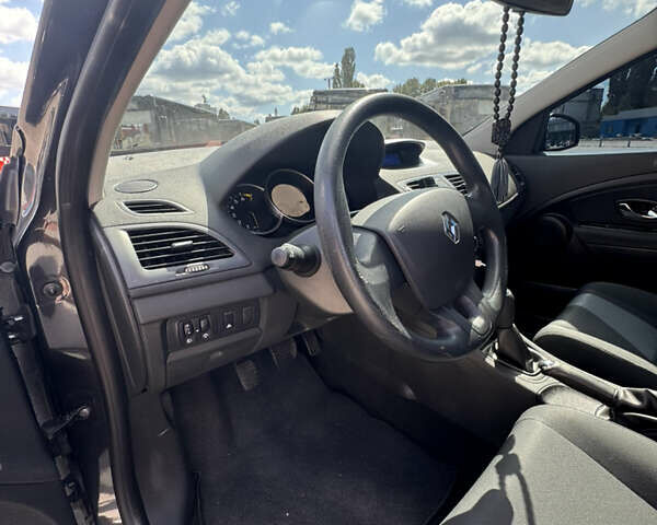 Сірий Рено Меган, об'ємом двигуна 1.6 л та пробігом 170 тис. км за 8300 $, фото 9 на Automoto.ua
