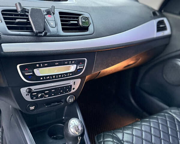 Рено Меган 2013 у Львові на Automoto.ua Сірий Рено Меган, об'ємом двигуна 1.46 л та пробігом 228 тис. км за 9200 $, фото 26 на Automoto.ua