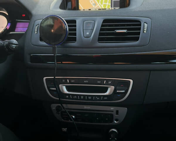 Серый Рено Меган, объемом двигателя 1.46 л и пробегом 230 тыс. км за 10000 $, фото 14 на Automoto.ua