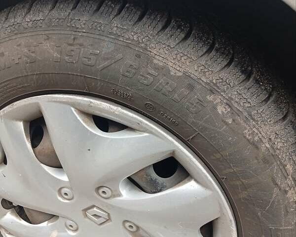 Сірий Рено Меган, об'ємом двигуна 1.46 л та пробігом 300 тис. км за 7500 $, фото 6 на Automoto.ua