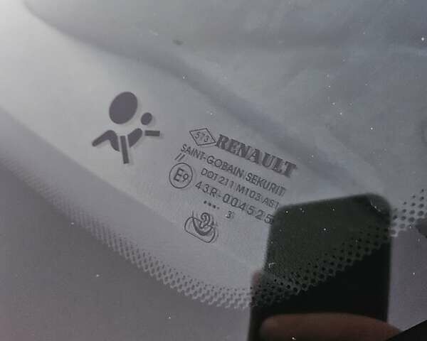 Серый Рено Меган, объемом двигателя 1.5 л и пробегом 252 тыс. км за 7549 $, фото 16 на Automoto.ua