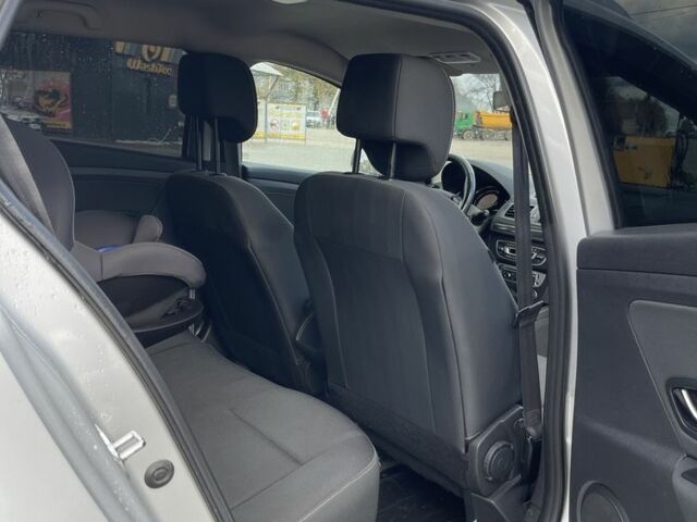 Рено Меган 2013 в Черновцах на Automoto.ua Серый Рено Меган, объемом двигателя 1.5 л и пробегом 255 тыс. км за 8280 $, фото 13 на Automoto.ua