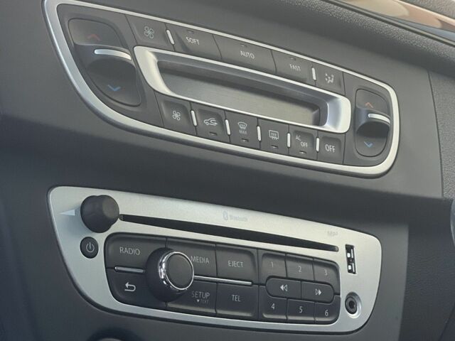 Серый Рено Меган, объемом двигателя 0 л и пробегом 265 тыс. км за 9000 $, фото 1 на Automoto.ua