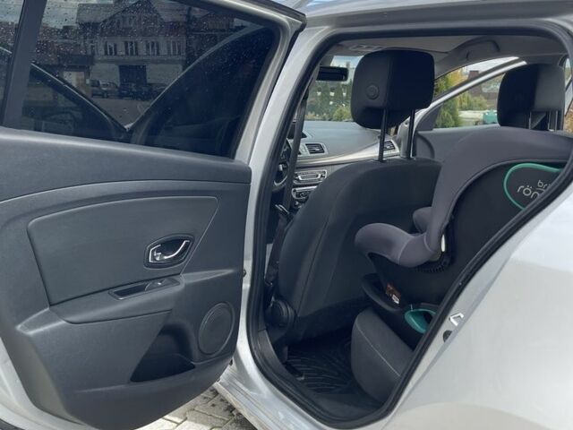 Рено Меган 2013 в Черновцах на Automoto.ua Серый Рено Меган, объемом двигателя 1.5 л и пробегом 255 тыс. км за 8280 $, фото 16 на Automoto.ua