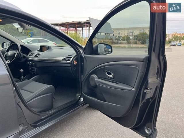 Серый Рено Меган, объемом двигателя 1.5 л и пробегом 270 тыс. км за 7500 $, фото 40 на Automoto.ua