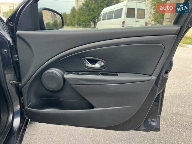 Серый Рено Меган, объемом двигателя 1.5 л и пробегом 270 тыс. км за 7500 $, фото 41 на Automoto.ua