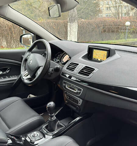 Серый Рено Меган, объемом двигателя 1.5 л и пробегом 222 тыс. км за 9999 $, фото 13 на Automoto.ua