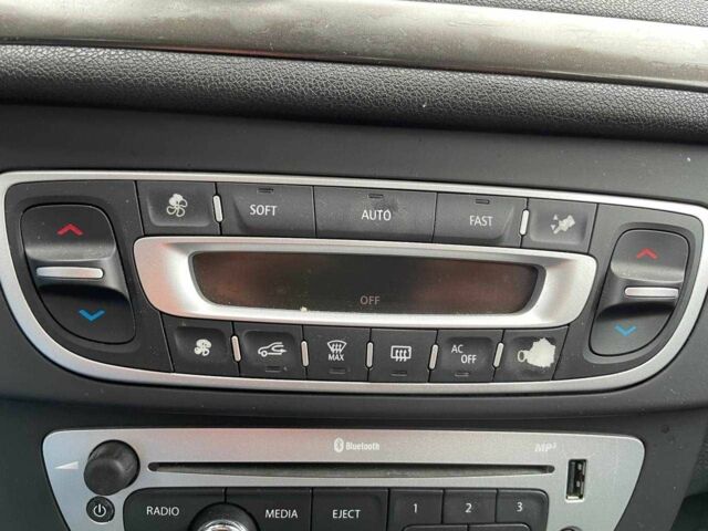 Сірий Рено Меган, об'ємом двигуна 1.5 л та пробігом 310 тис. км за 7990 $, фото 23 на Automoto.ua