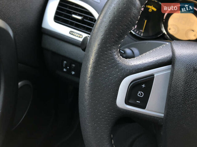 Серый Рено Меган, объемом двигателя 1.5 л и пробегом 251 тыс. км за 8450 $, фото 31 на Automoto.ua