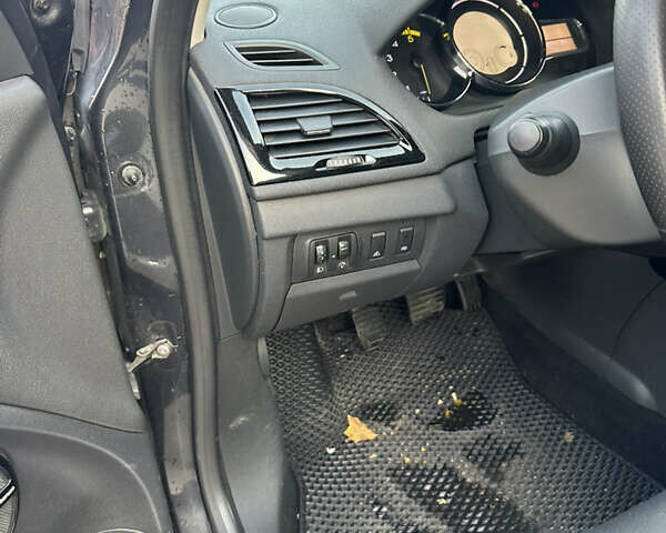 Сірий Рено Меган, об'ємом двигуна 1.6 л та пробігом 262 тис. км за 8200 $, фото 18 на Automoto.ua