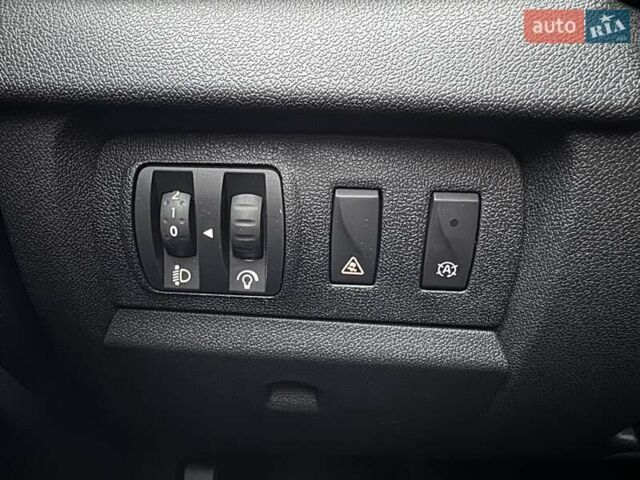 Серый Рено Меган, объемом двигателя 1.5 л и пробегом 210 тыс. км за 9850 $, фото 31 на Automoto.ua