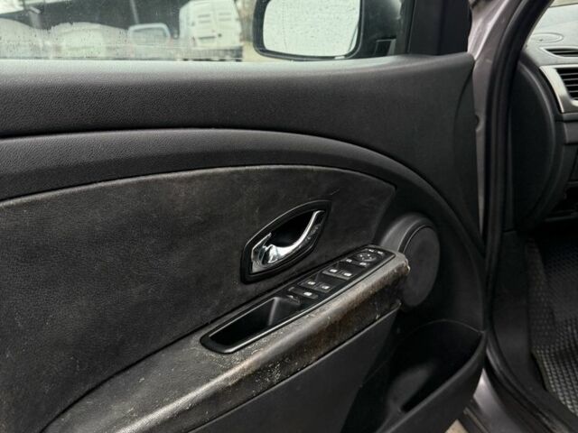 Сірий Рено Меган, об'ємом двигуна 1.5 л та пробігом 270 тис. км за 7100 $, фото 4 на Automoto.ua