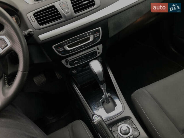 Серый Рено Меган, объемом двигателя 1.5 л и пробегом 256 тыс. км за 8350 $, фото 65 на Automoto.ua