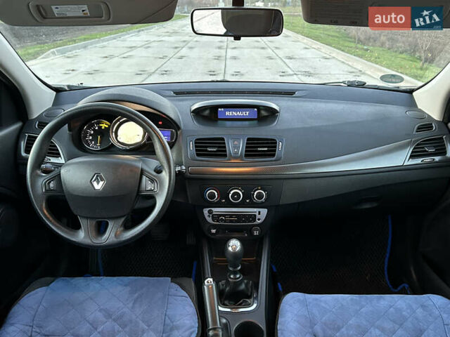 Серый Рено Меган, объемом двигателя 1.46 л и пробегом 250 тыс. км за 7500 $, фото 16 на Automoto.ua
