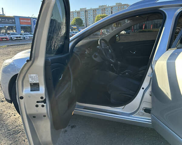 Серый Рено Меган, объемом двигателя 1.46 л и пробегом 261 тыс. км за 9100 $, фото 6 на Automoto.ua