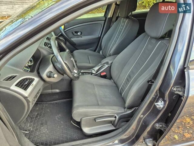 Сірий Рено Меган, об'ємом двигуна 1.5 л та пробігом 302 тис. км за 7700 $, фото 16 на Automoto.ua