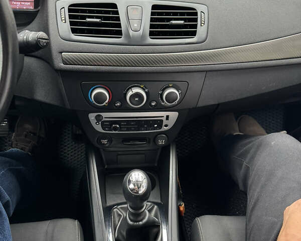 Серый Рено Меган, объемом двигателя 1.46 л и пробегом 250 тыс. км за 7300 $, фото 18 на Automoto.ua