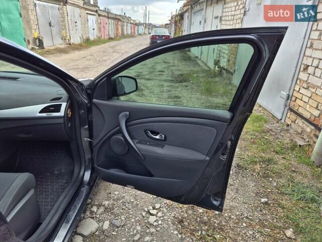 Серый Рено Меган, объемом двигателя 1.5 л и пробегом 302 тыс. км за 7150 $, фото 27 на Automoto.ua