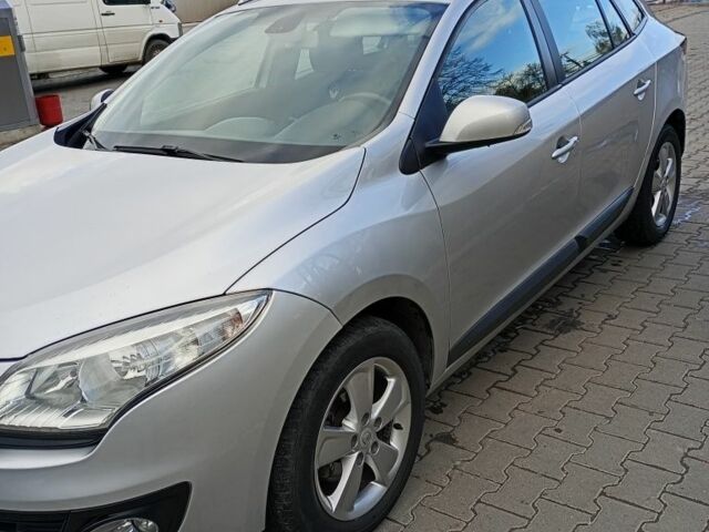 Рено Меган 2013 в Черновцах на Automoto.ua Серый Рено Меган, объемом двигателя 1.5 л и пробегом 242 тыс. км за 6500 $, фото 1 на Automoto.ua