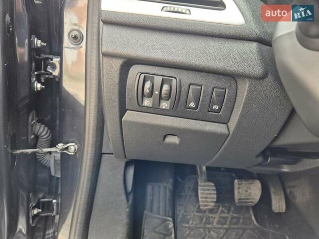 Серый Рено Меган, объемом двигателя 1.5 л и пробегом 302 тыс. км за 7150 $, фото 18 на Automoto.ua