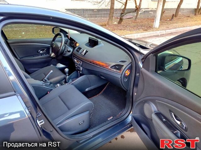 Серый Рено Меган, объемом двигателя 1.5 л и пробегом 325 тыс. км за 7200 $, фото 5 на Automoto.ua
