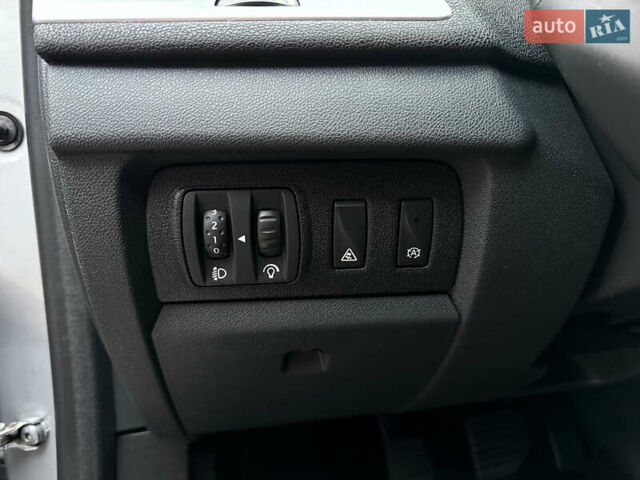 Сірий Рено Меган, об'ємом двигуна 1.46 л та пробігом 215 тис. км за 8899 $, фото 22 на Automoto.ua