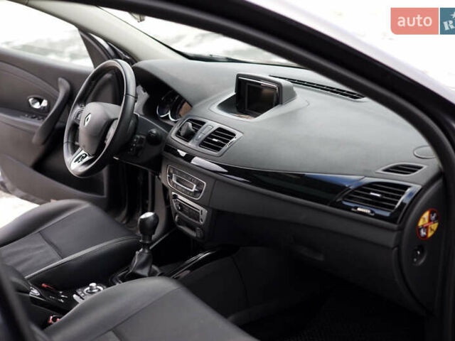 Серый Рено Меган, объемом двигателя 1.46 л и пробегом 313 тыс. км за 8100 $, фото 25 на Automoto.ua