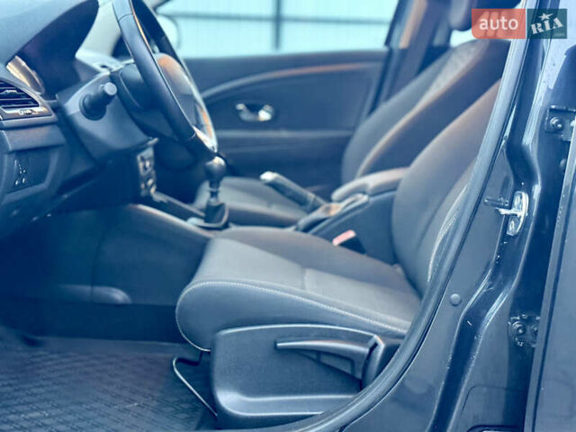 Сірий Рено Меган, об'ємом двигуна 1.6 л та пробігом 243 тис. км за 7499 $, фото 28 на Automoto.ua