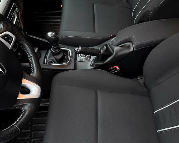 Сірий Рено Меган, об'ємом двигуна 1.46 л та пробігом 215 тис. км за 8899 $, фото 23 на Automoto.ua