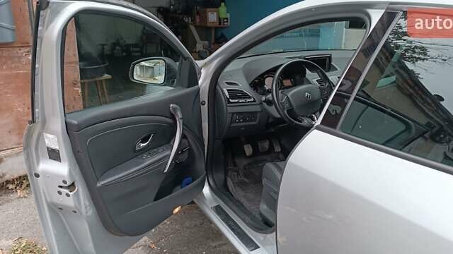 Рено Меган 2013 у Миколаєві на Automoto.ua Сірий Рено Меган, об'ємом двигуна 1.46 л та пробігом 212 тис. км за 8000 $, фото 4 на Automoto.ua