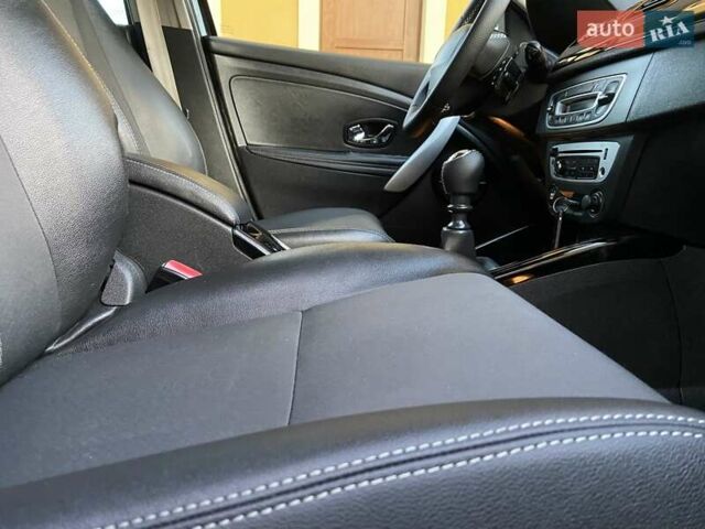 Серый Рено Меган, объемом двигателя 1.5 л и пробегом 194 тыс. км за 8850 $, фото 159 на Automoto.ua