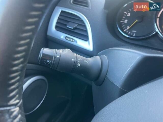 Серый Рено Меган, объемом двигателя 1.46 л и пробегом 225 тыс. км за 8990 $, фото 17 на Automoto.ua